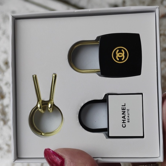 CHANEL Other - CHANEL LA Collection 2 Locks and keys NWOT